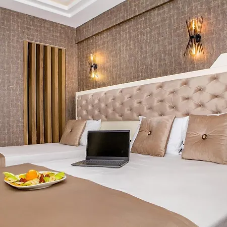 Hotel The Lea & *