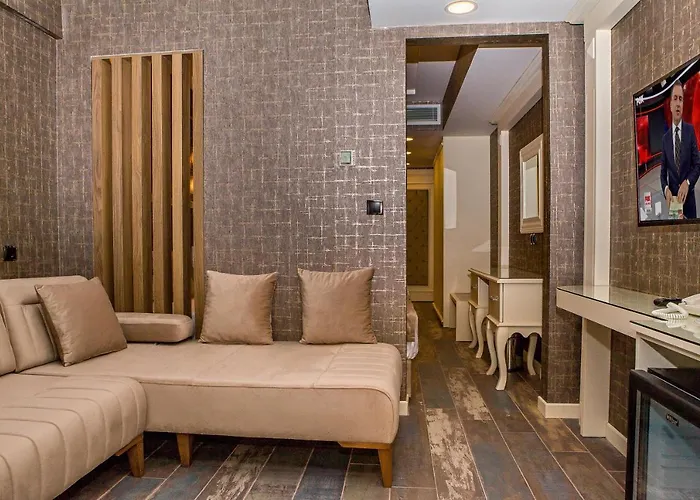 Hotel The Lea & *
