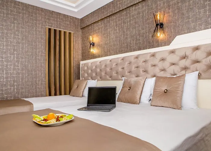 Hotel The Lea & *