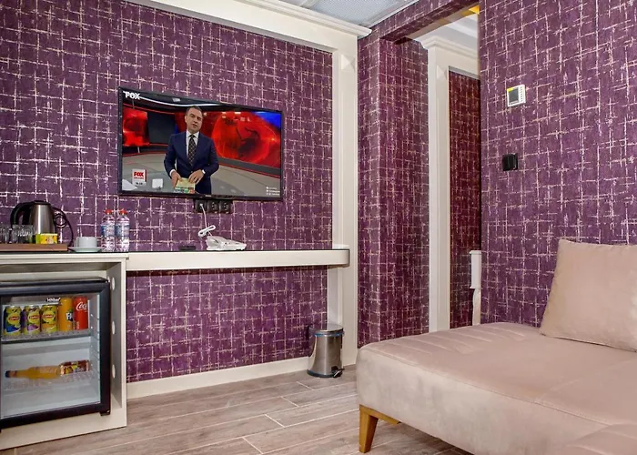 Hotel The Lea & *