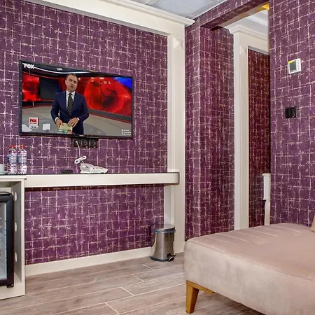 Hotel The Lea & *