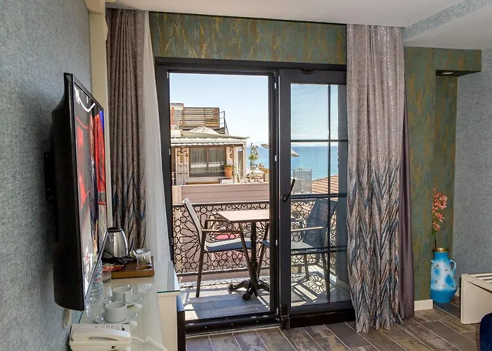 מלון The Lea & *